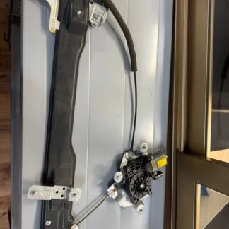 ALZACRISTALLO ANT SX SSANGYONG TIVOLI 2015>